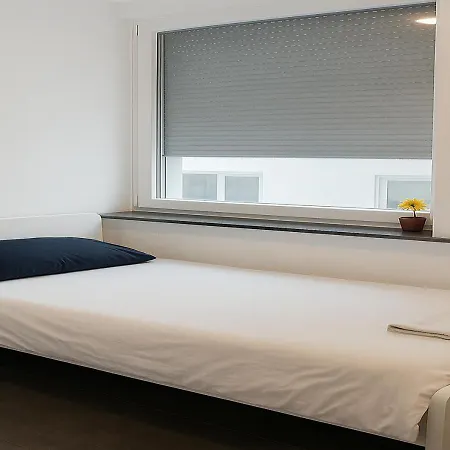 Eva Zentral Guenstig Χαϊλμπρόν